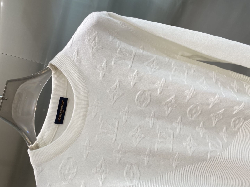 l0vis Vvtt0n sweater